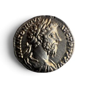 Marco Aurelio. Denario Peso: 3,4 gr Rev/ IMP VI COS III. Brillo original. SC